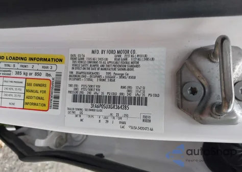 2016 Ford Fusion Energi Titanium z USA, uszkodzony, nr VIN 3FA6P0SUXGR364285